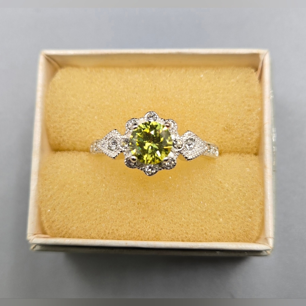 NVC Ring Silver Tone with Peridot Center & Clear Embedded Crystals Sz 8